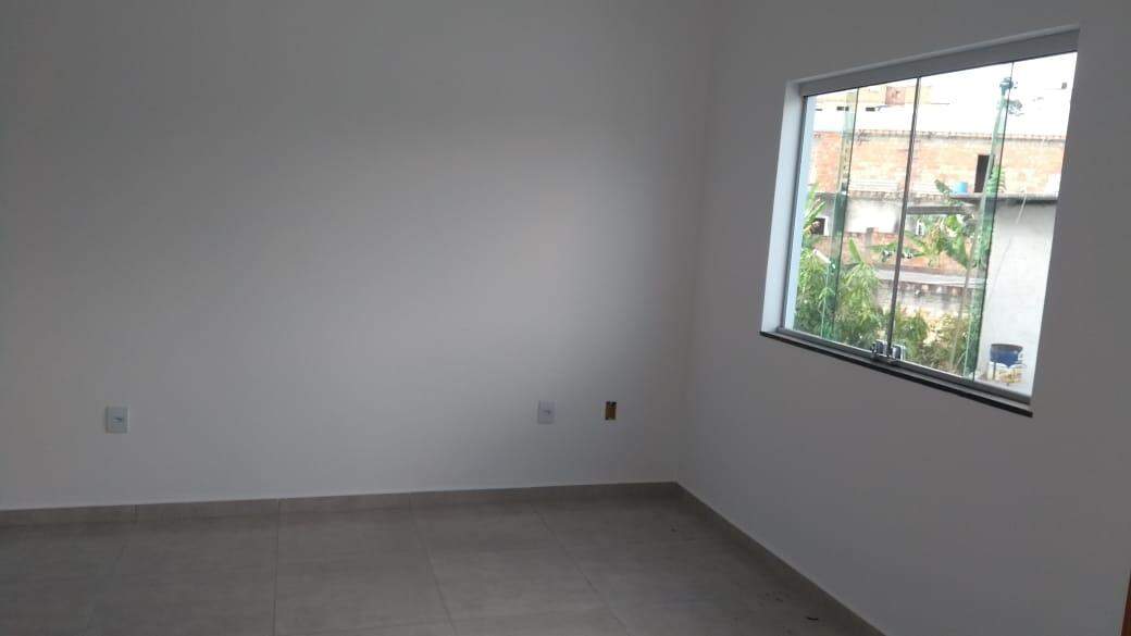 Casa à venda com 4 quartos, 100m² - Foto 1