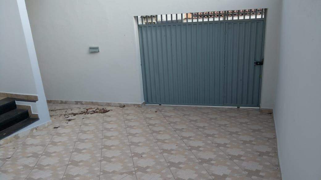 Casa à venda com 4 quartos, 360m² - Foto 1