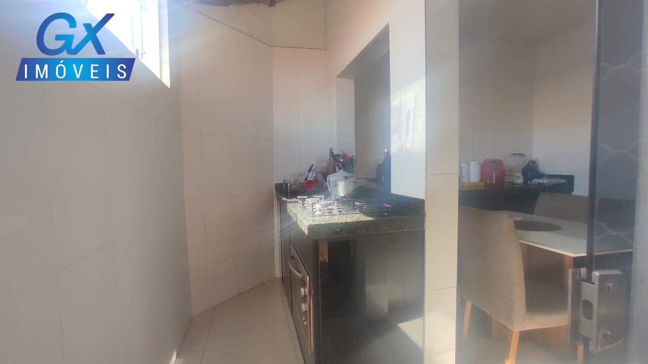 Casa à venda com 2 quartos, 55m² - Foto 11