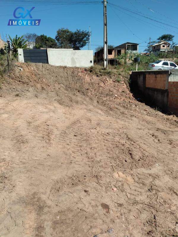 Terreno à venda com 2 quartos, 250m² - Foto 2