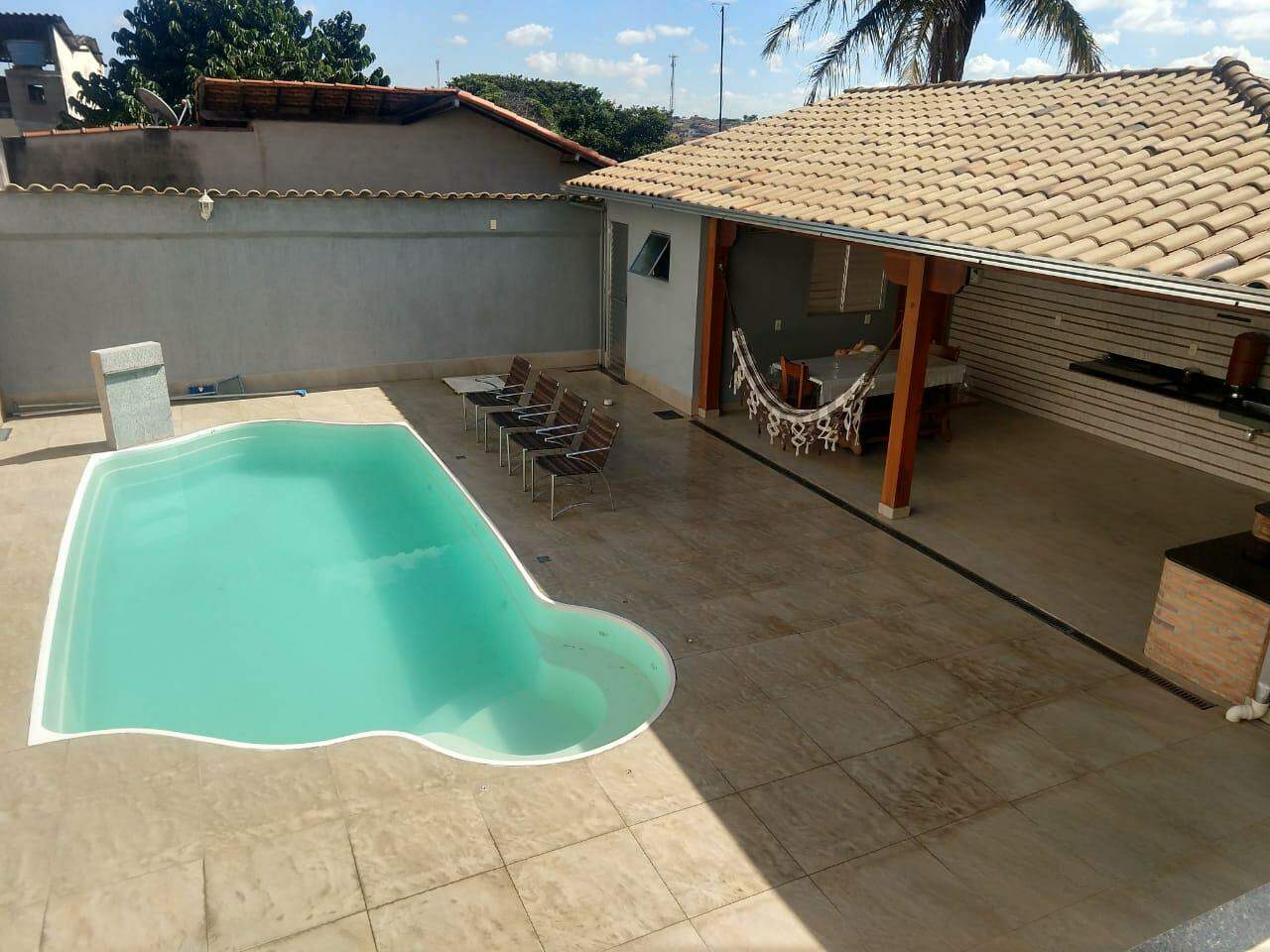 Casa à venda com 3 quartos, 150m² - Foto 1