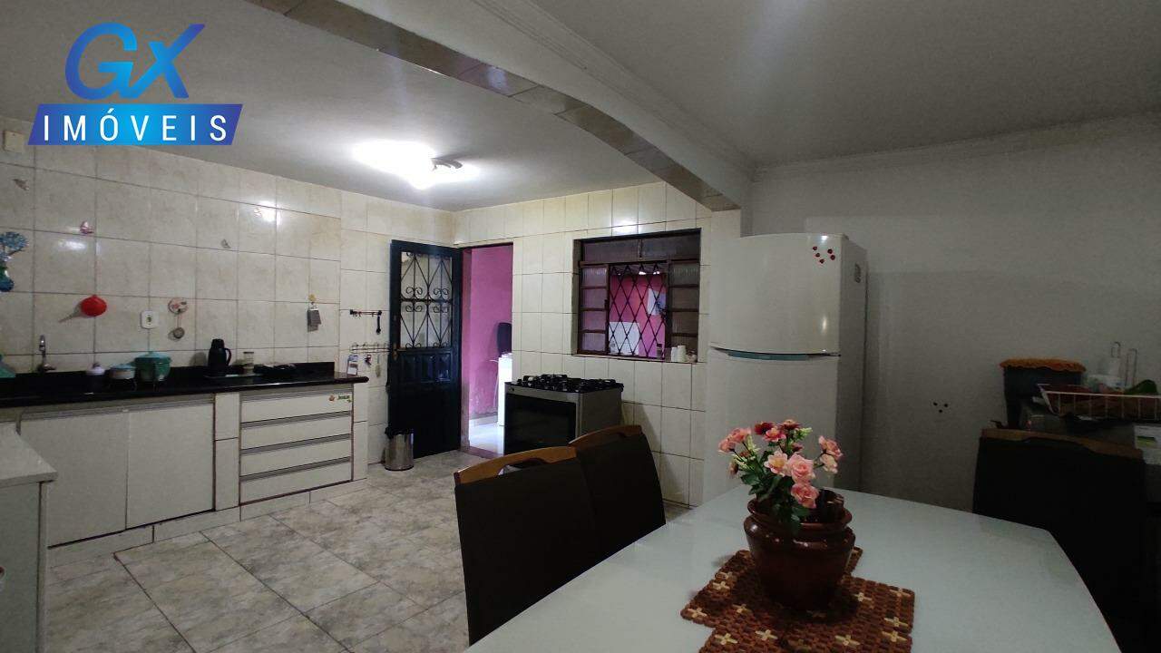 Casa à venda com 6 quartos, 200m² - Foto 17