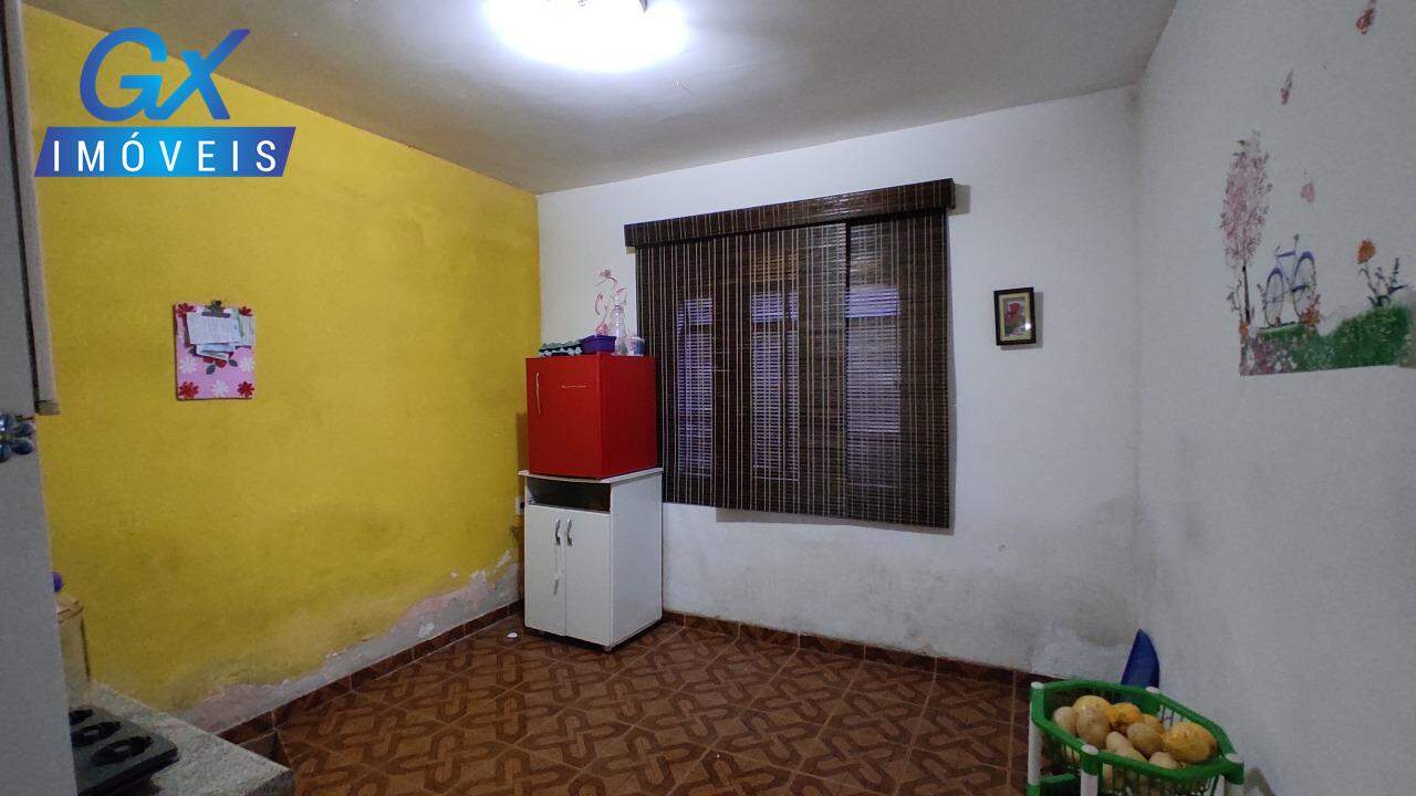 Casa à venda com 6 quartos, 200m² - Foto 16