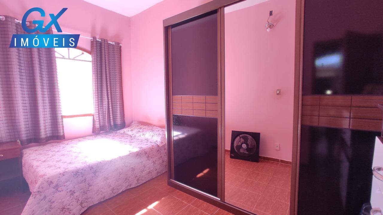 Casa à venda com 6 quartos, 200m² - Foto 25