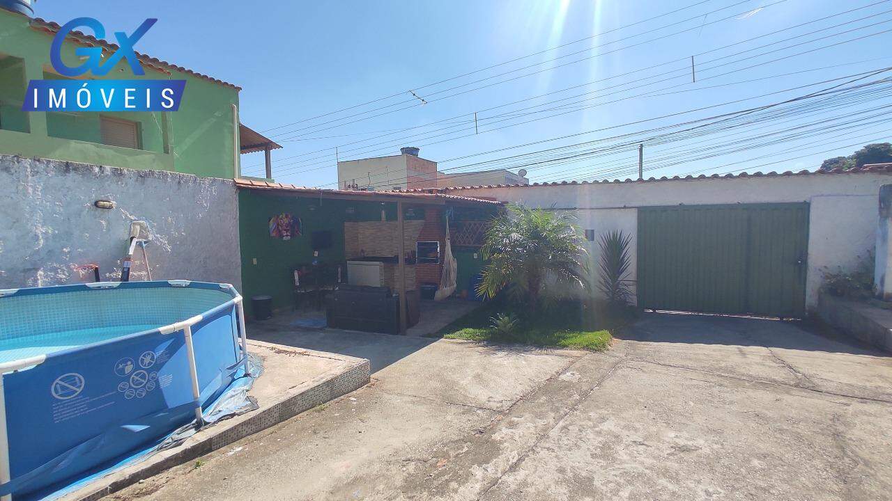 Casa à venda com 6 quartos, 200m² - Foto 4