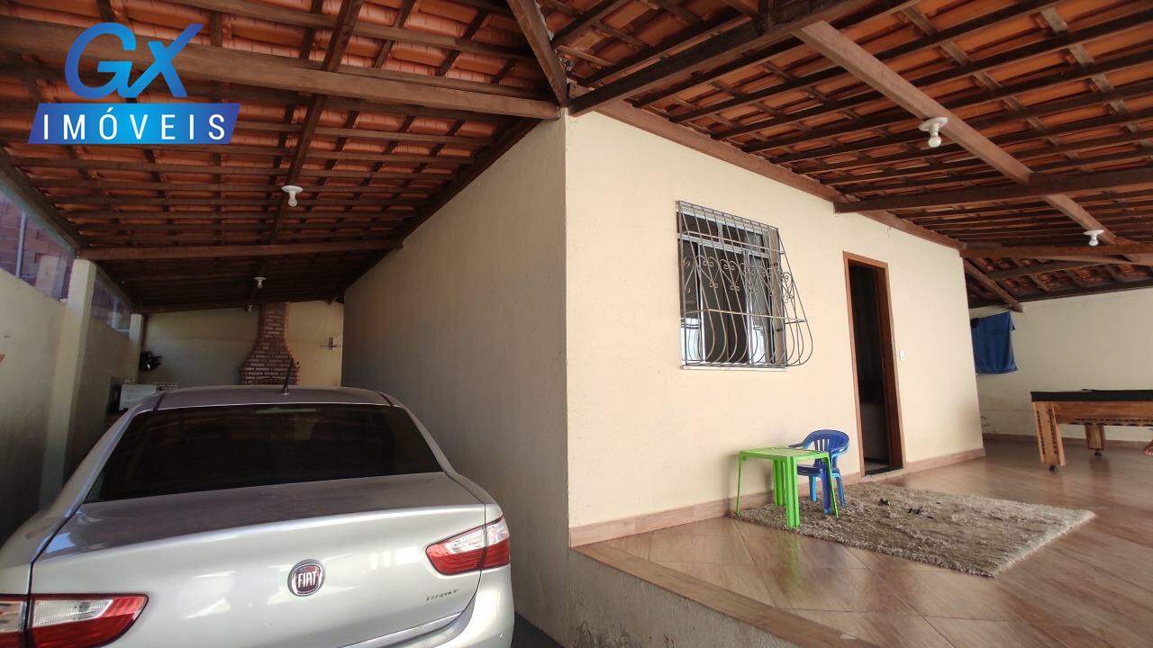 Casa à venda com 2 quartos, 180m² - Foto 1