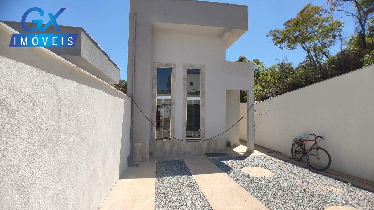 Casa à venda com 3 quartos, 180m² - Foto 1