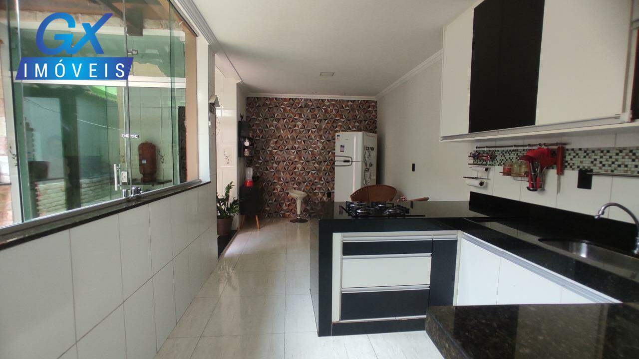 Casa à venda com 4 quartos, 300m² - Foto 12