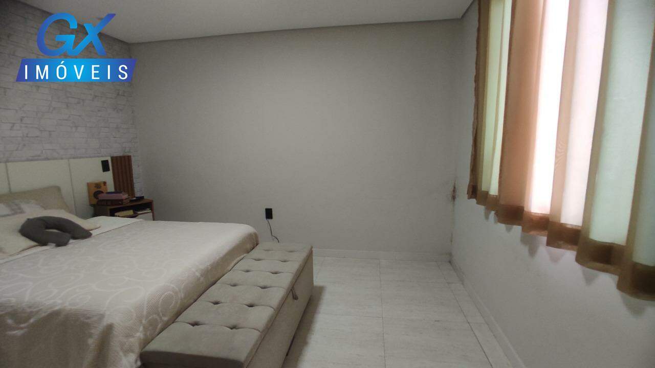 Casa à venda com 4 quartos, 300m² - Foto 14