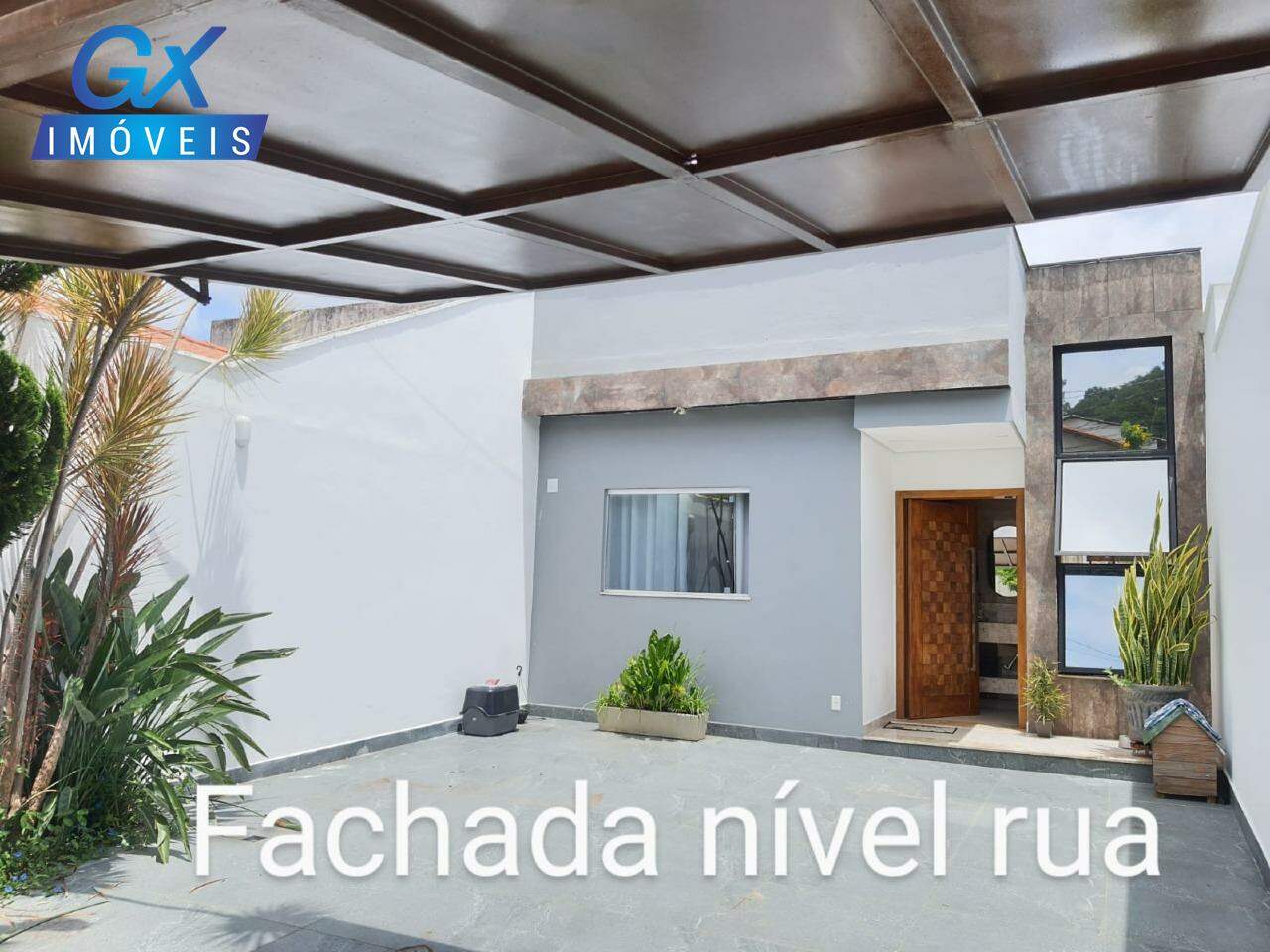 Casa à venda com 4 quartos, 180m² - Foto 1