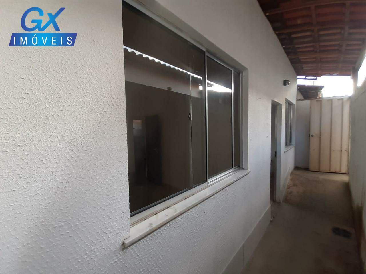 Casa à venda com 2 quartos, 90m² - Foto 1