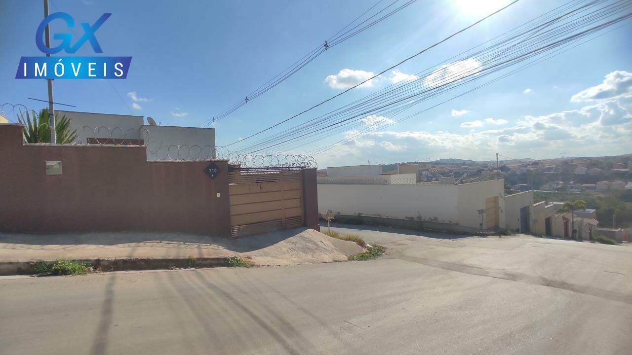 Casa à venda com 3 quartos, 230m² - Foto 2