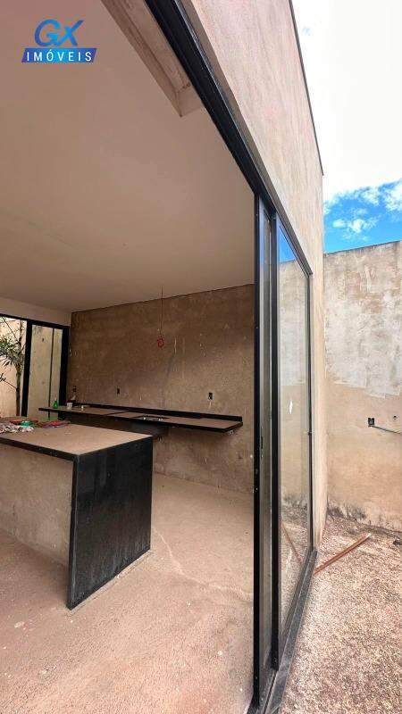 Casa à venda no bairro Tropical: 