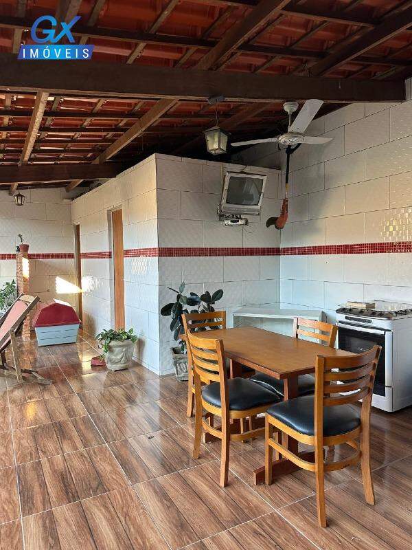 Casa à venda no bairro Veneza: 