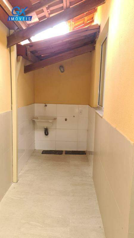 Casa para aluguel no bairro Vale Verde: 