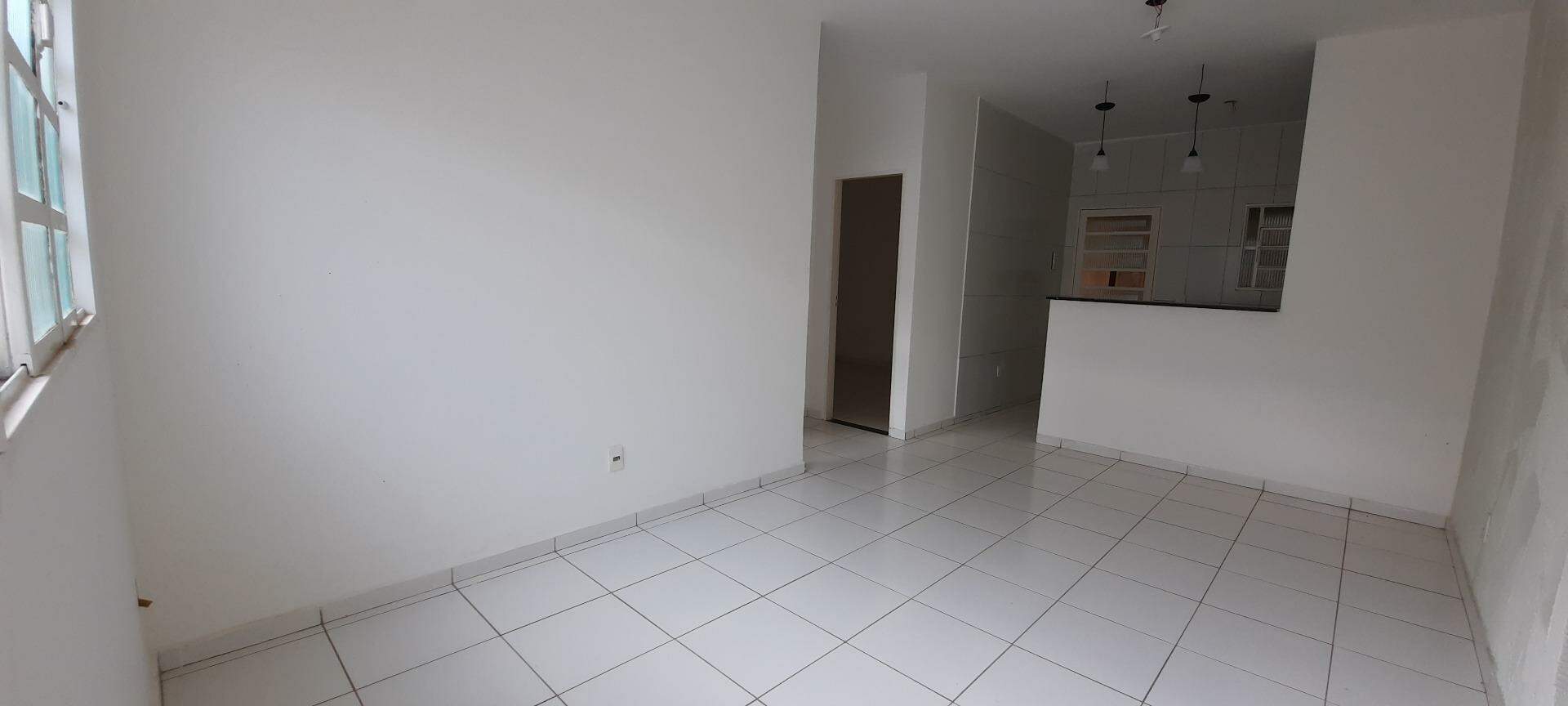 Casa à venda com 2 quartos, 360m² - Foto 2