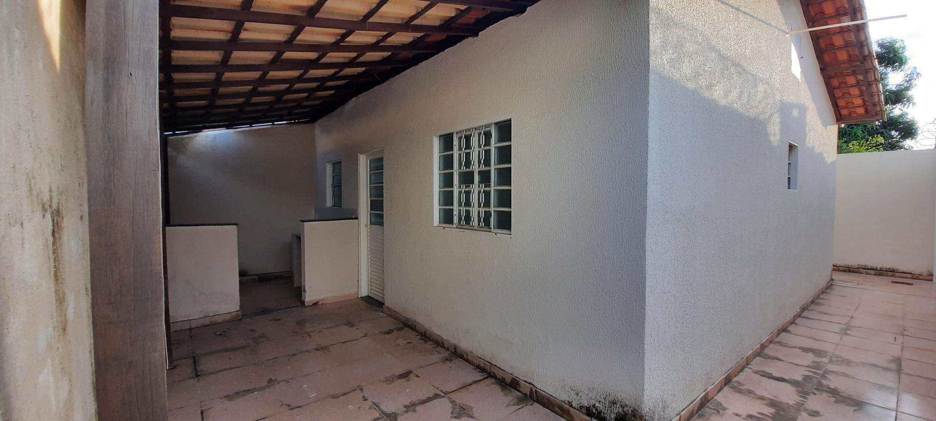 Casa à venda com 2 quartos, 360m² - Foto 1