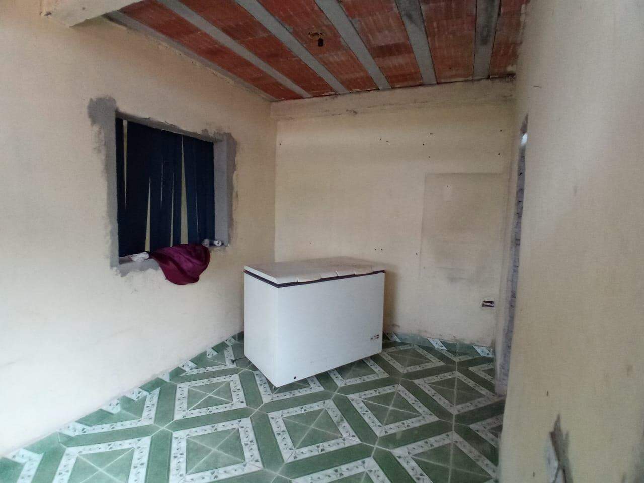 Casa à venda com 4 quartos, 90m² - Foto 4