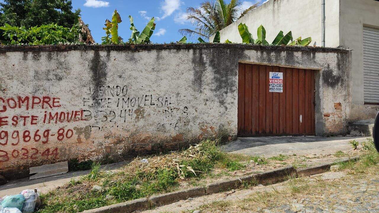 Casa à venda com 2 quartos, 360m² - Foto 1