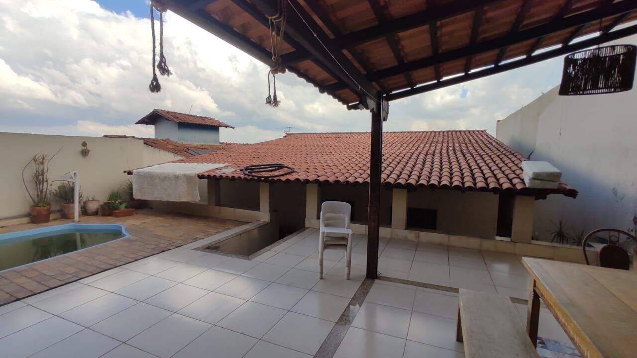 Casa à venda com 3 quartos, 360m² - Foto 18