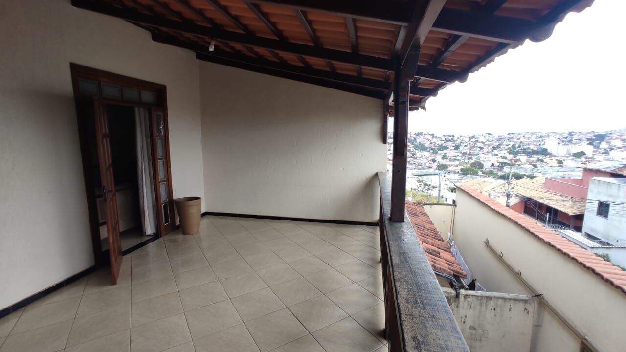 Casa à venda com 3 quartos, 290m² - Foto 5