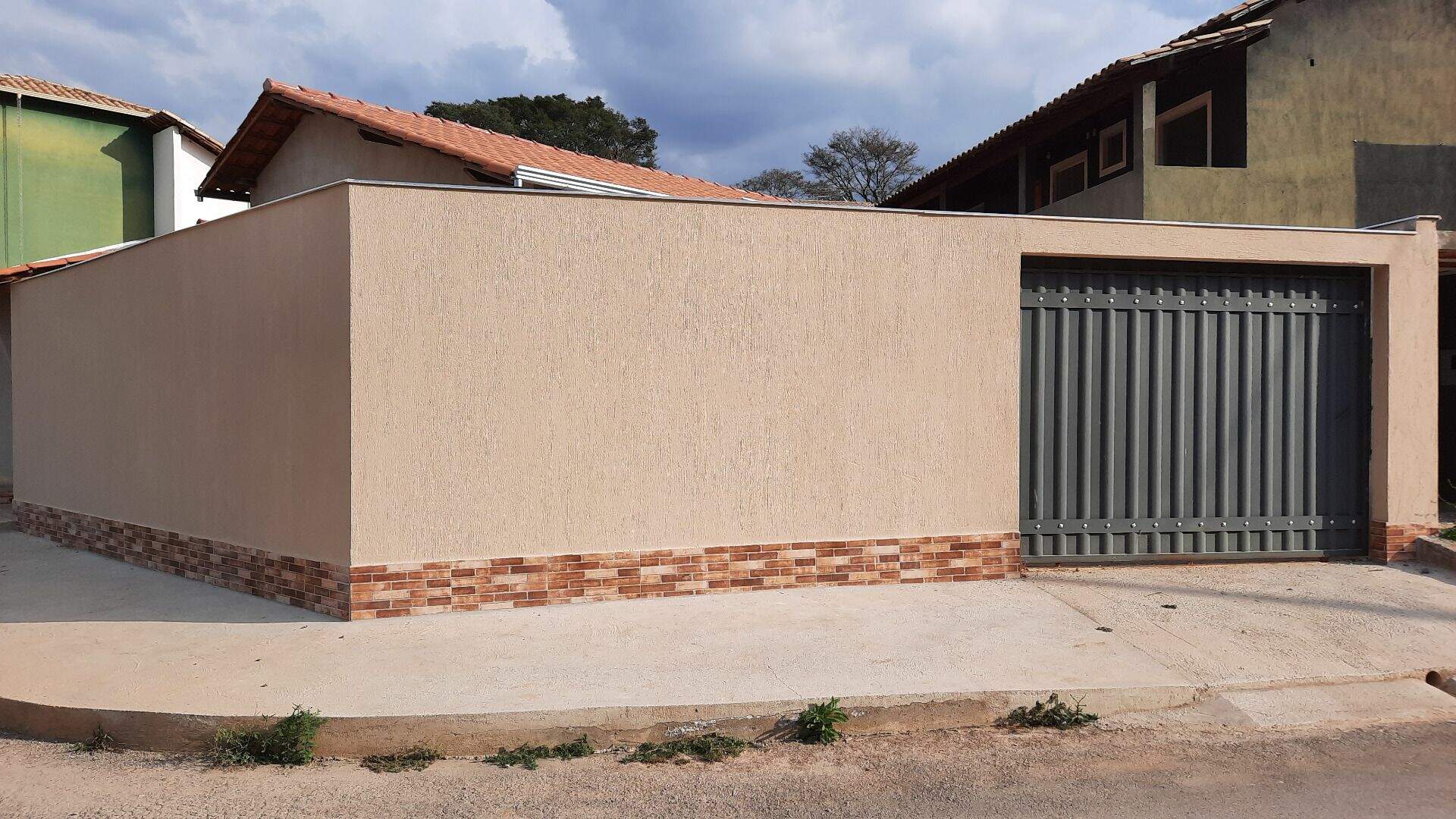 Casa à venda com 2 quartos, 200m² - Foto 1