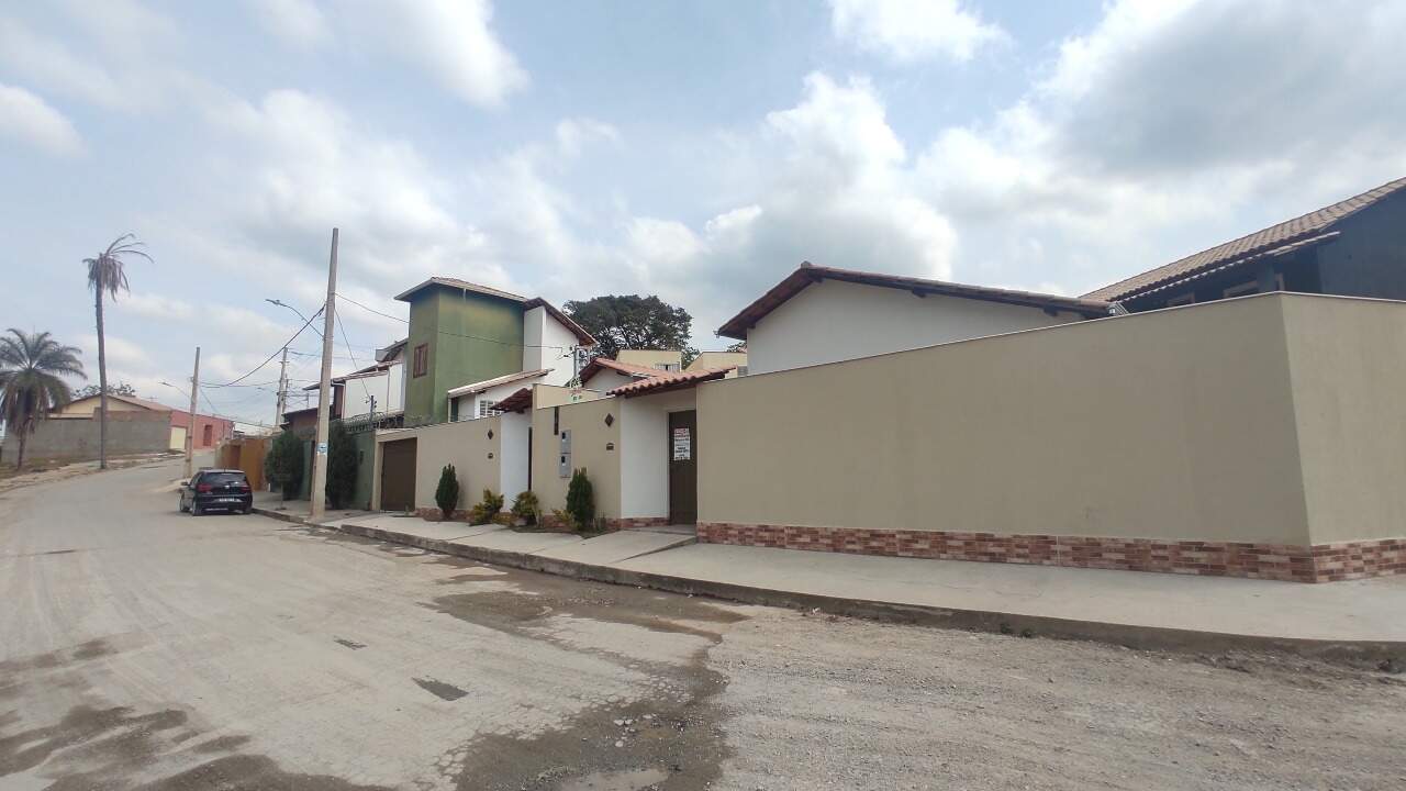 Casa à venda com 2 quartos, 200m² - Foto 2