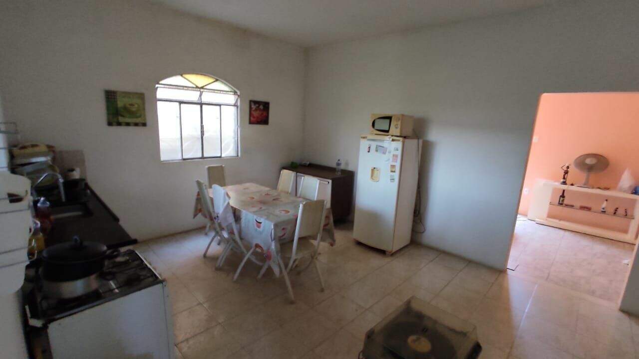 Casa à venda com 2 quartos, 50m² - Foto 2