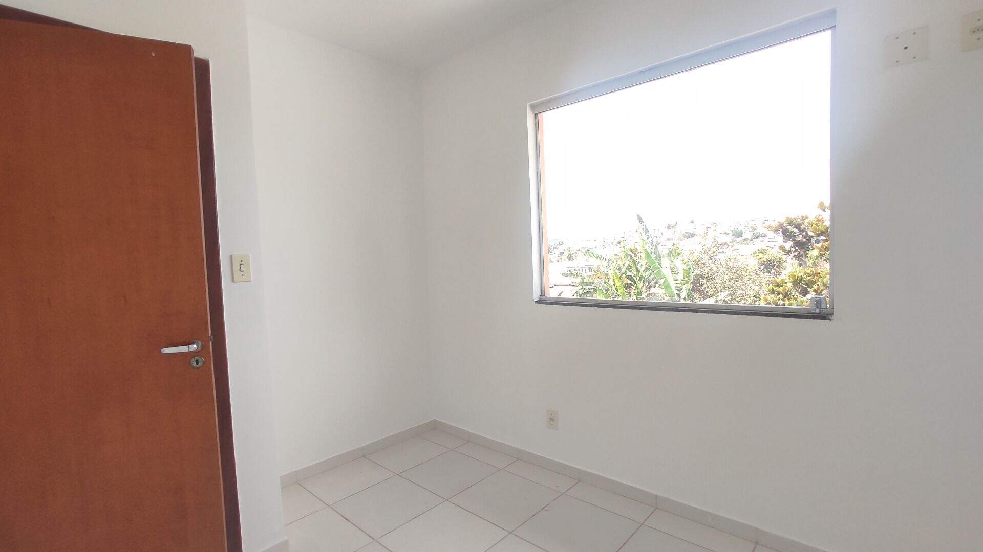 Casa à venda com 2 quartos, 1000m² - Foto 14