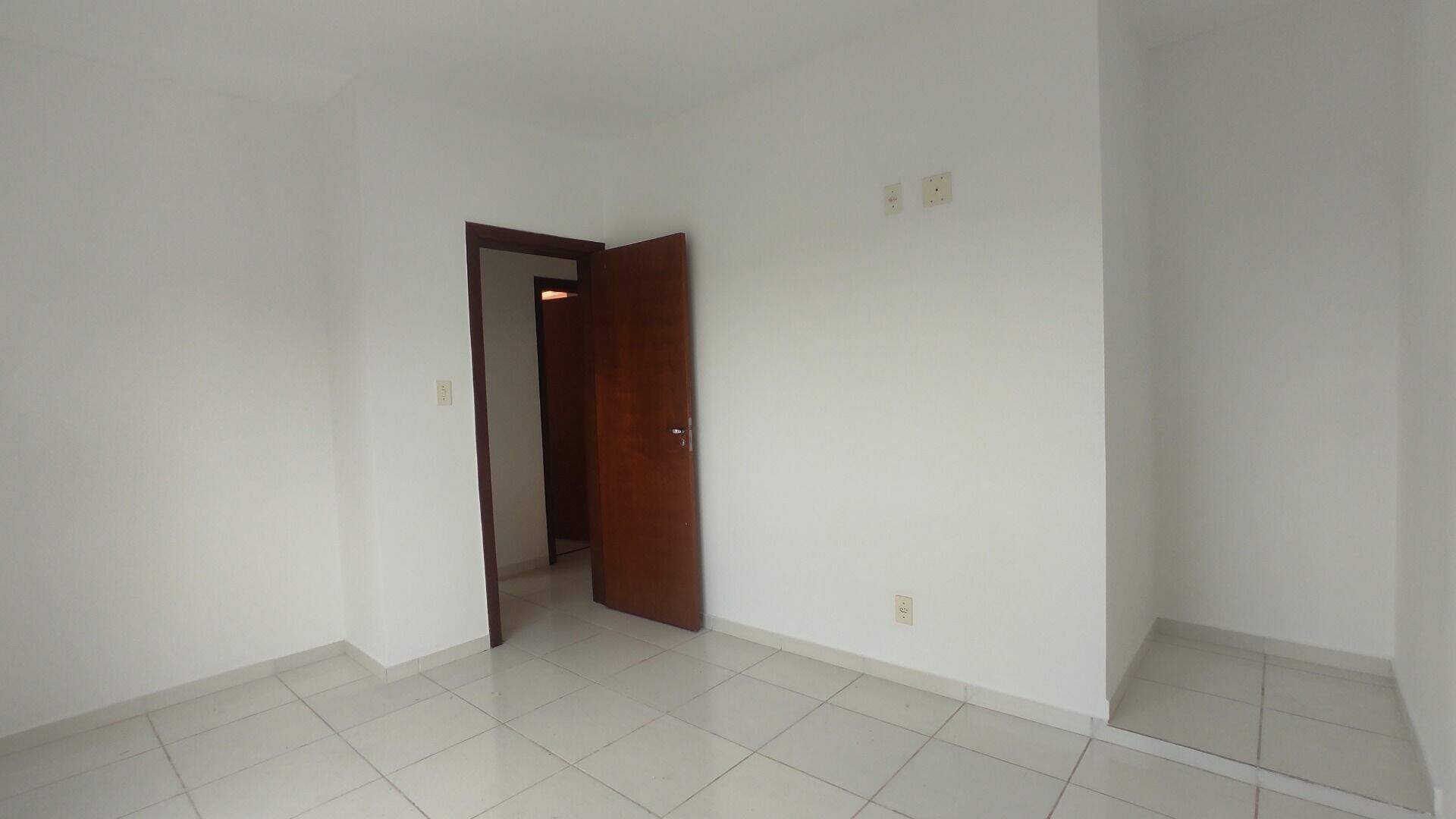 Casa à venda com 2 quartos, 1000m² - Foto 13