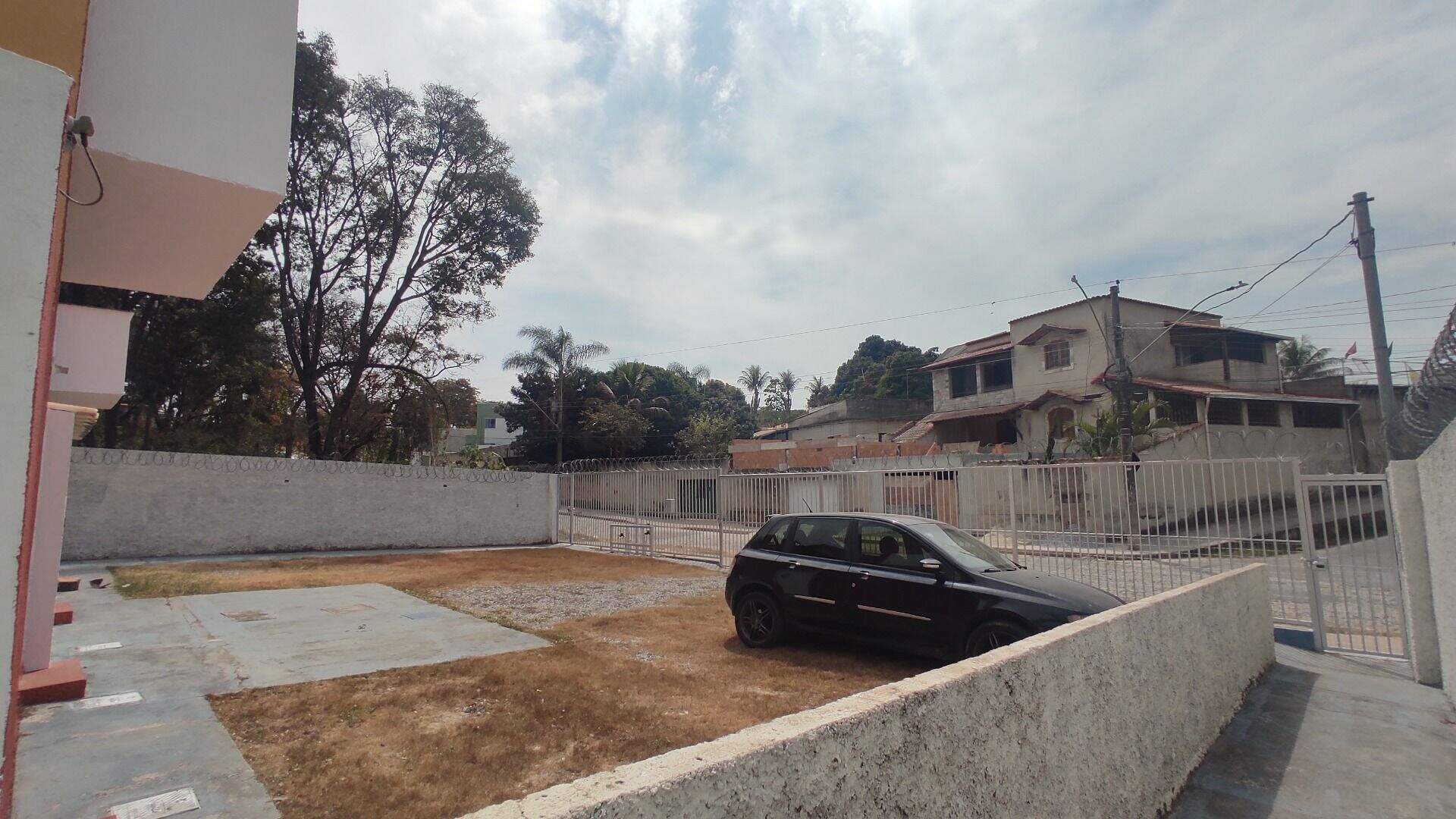 Casa à venda com 2 quartos, 1000m² - Foto 2