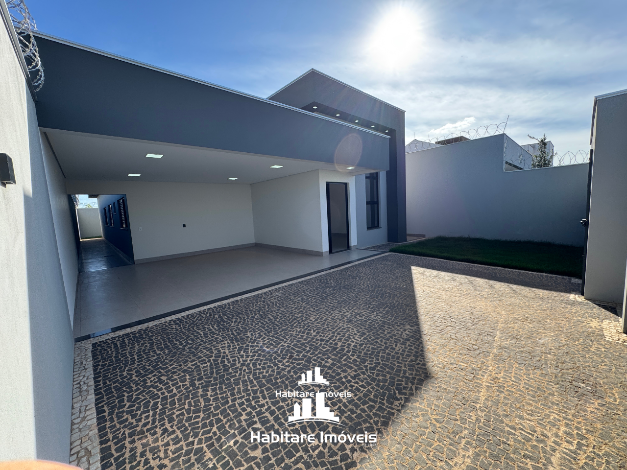 Casa à venda no bairro Village I