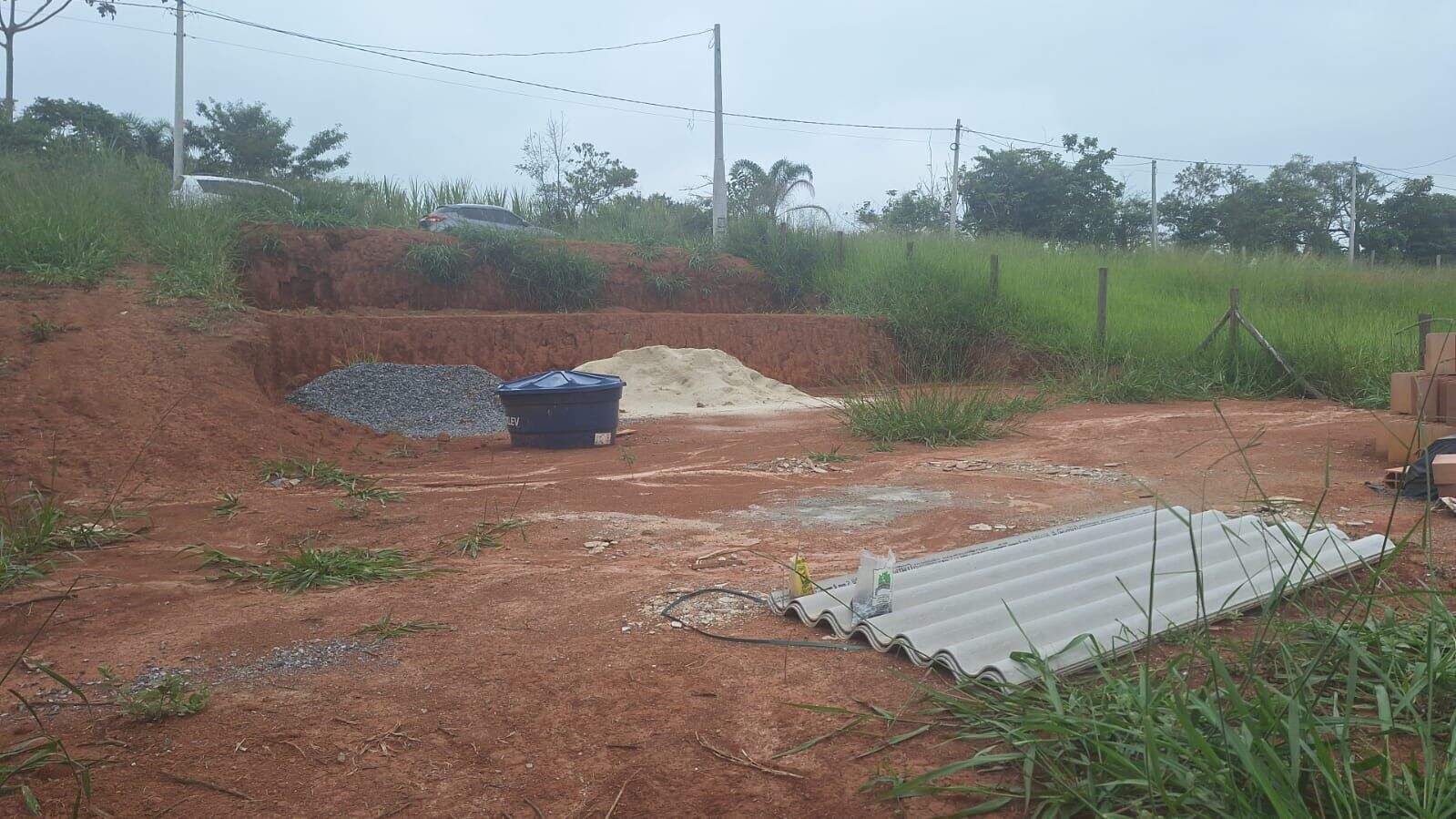 Terreno à venda no Veraneio Irajá: 