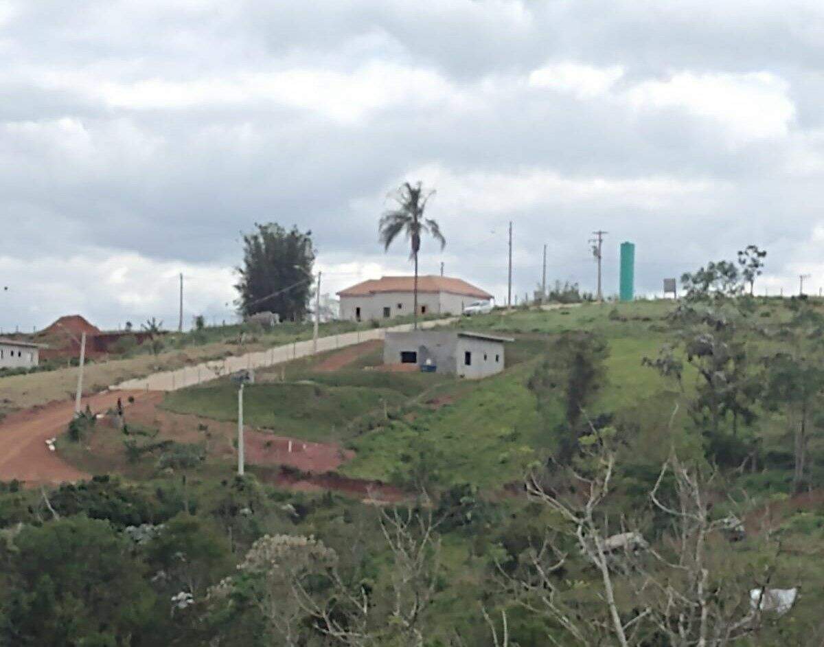 Terreno à venda no Veraneio Irajá: 