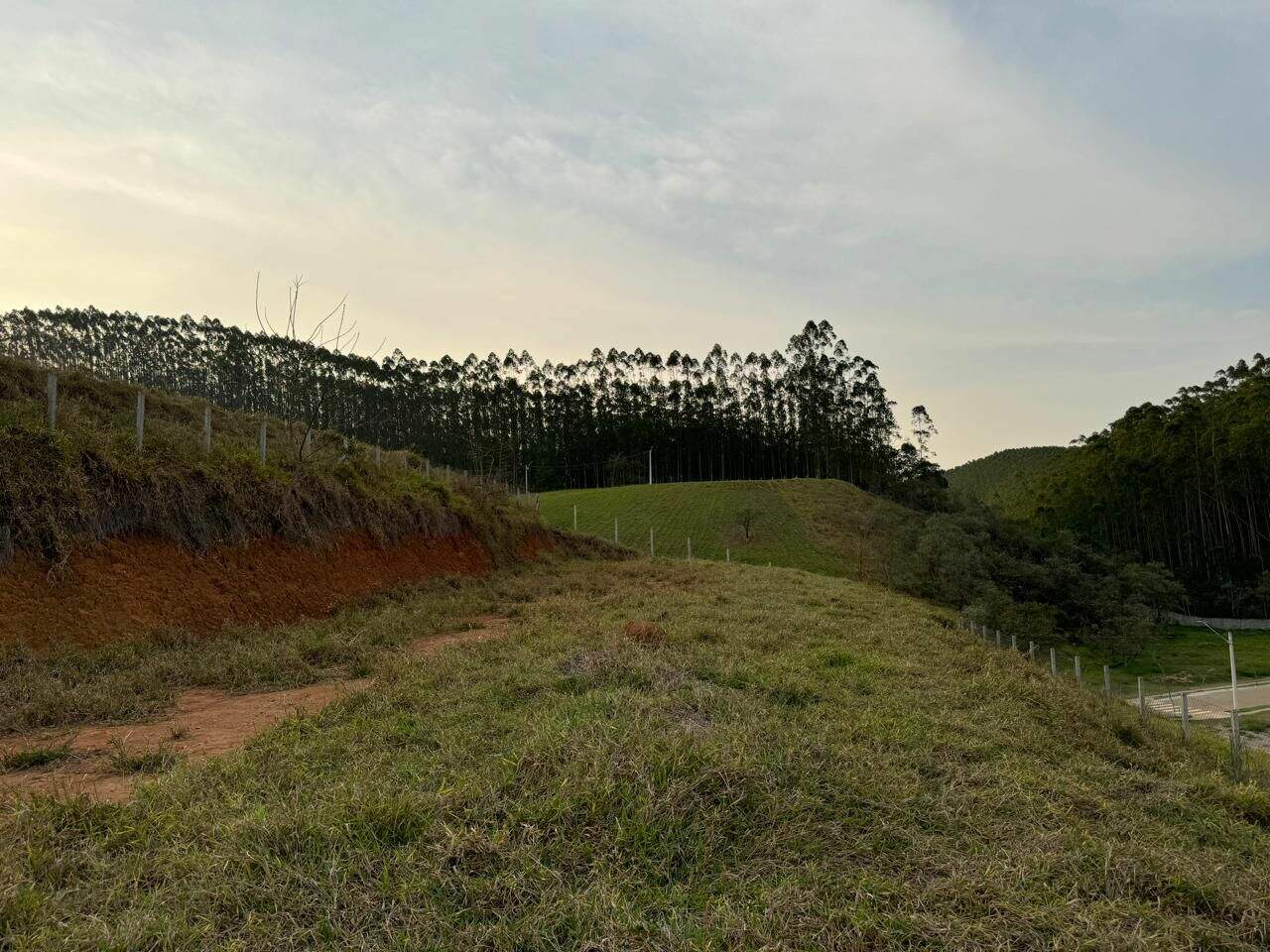 Terreno à venda no Freguesia da Escada: 