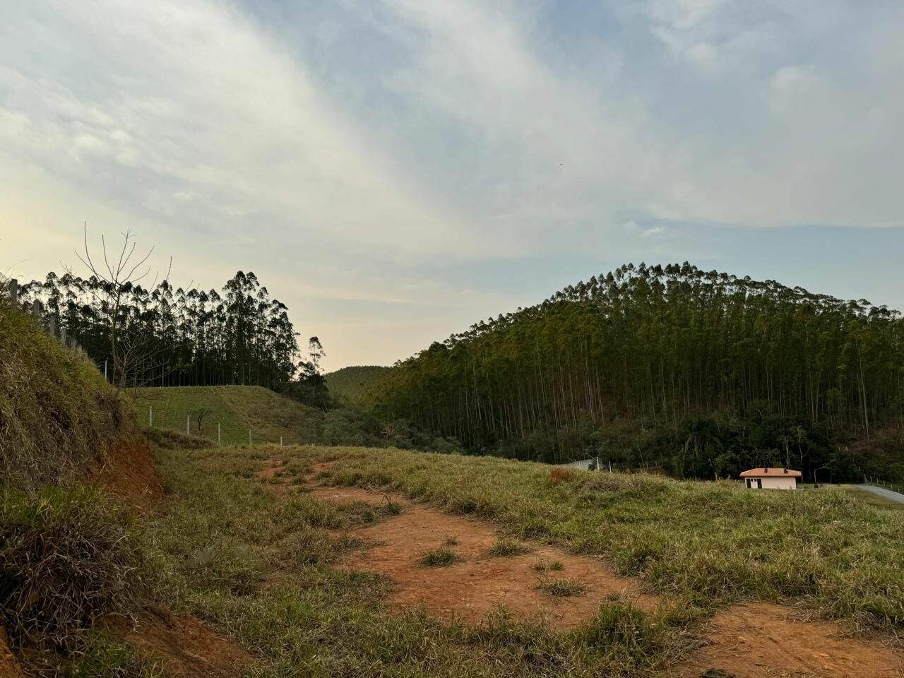 Terreno à venda no Freguesia da Escada: 