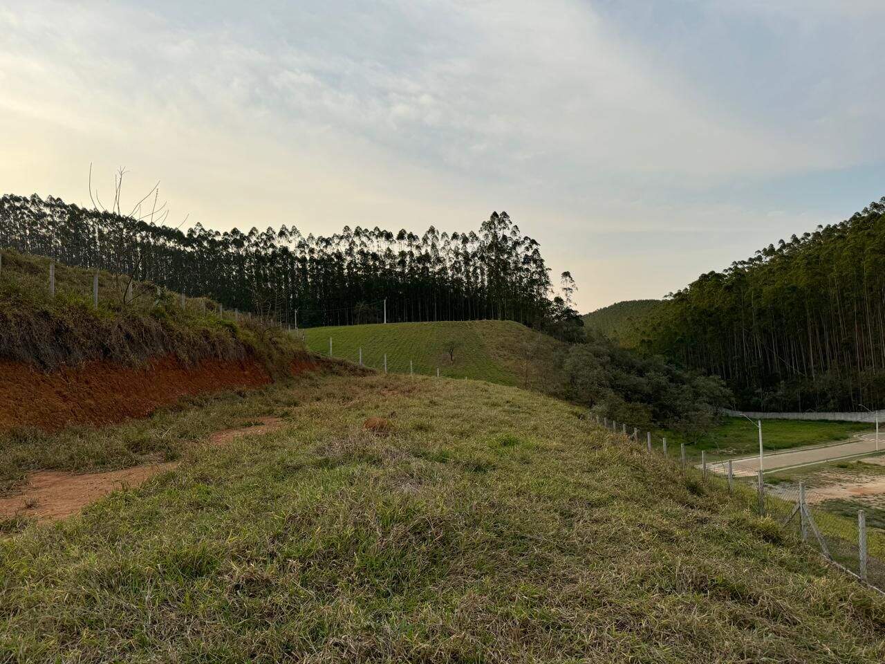 Terreno à venda no Freguesia da Escada: 