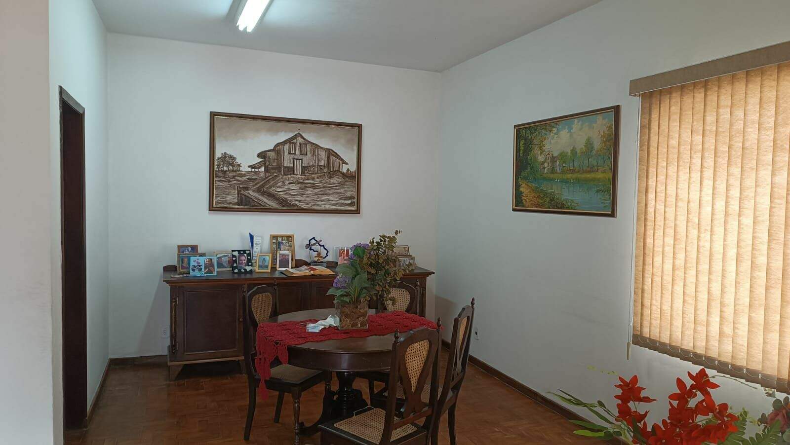 Casa à venda no Centro: 