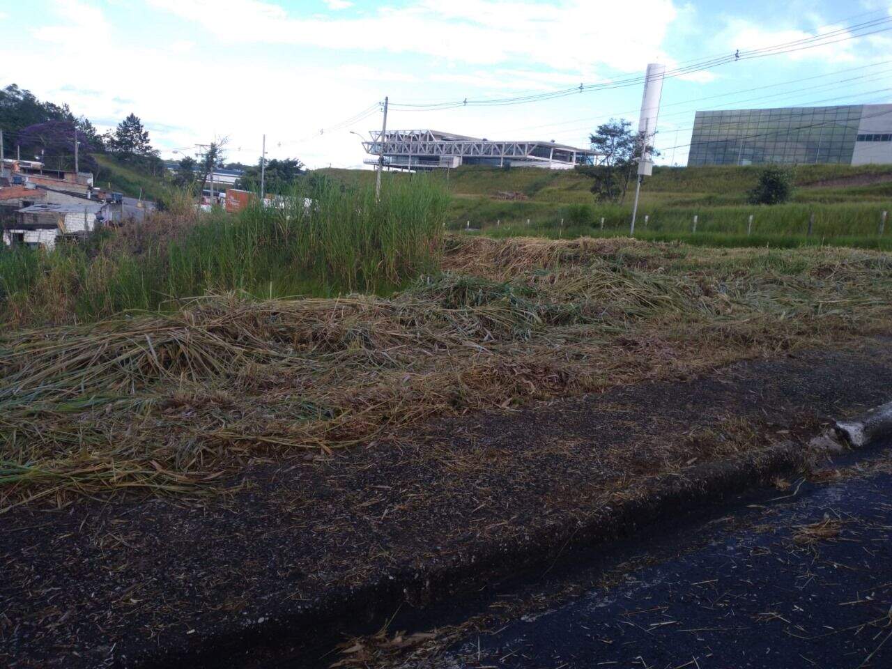 Terreno à venda no Jardim Dulce: 