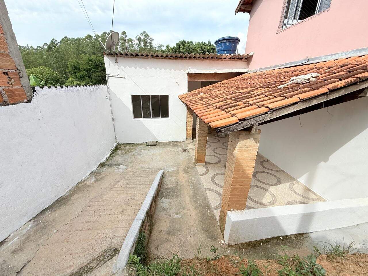 Casa para aluguel no Vale dos Eucaliptos: 