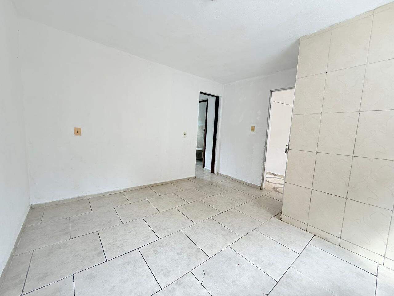 Casa para aluguel no Vale dos Eucaliptos: 
