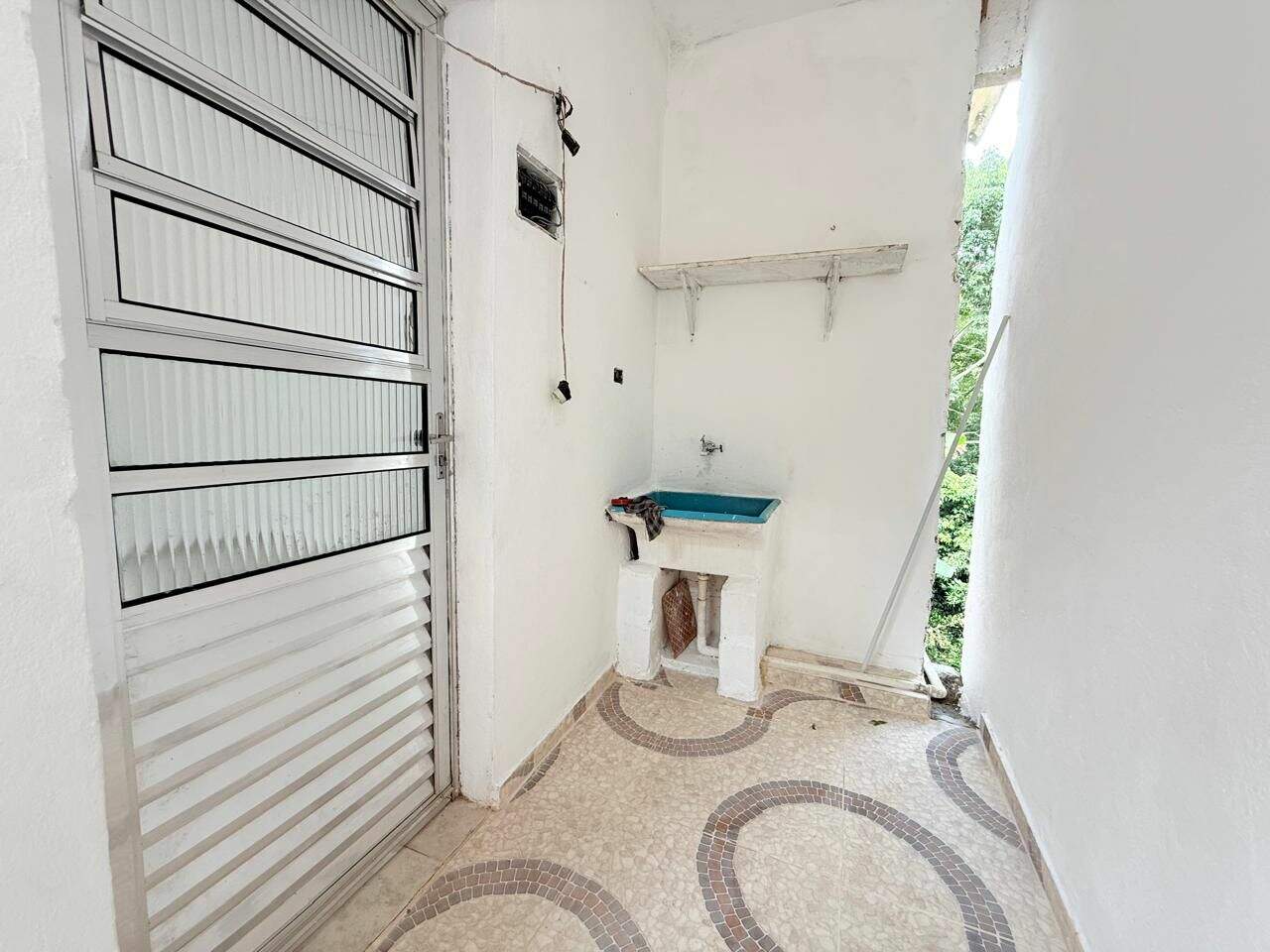 Casa para aluguel no Vale dos Eucaliptos: 