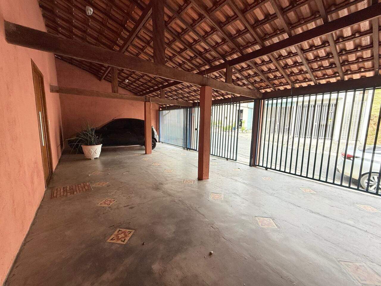 Casa à venda no Vale dos Eucaliptos: 