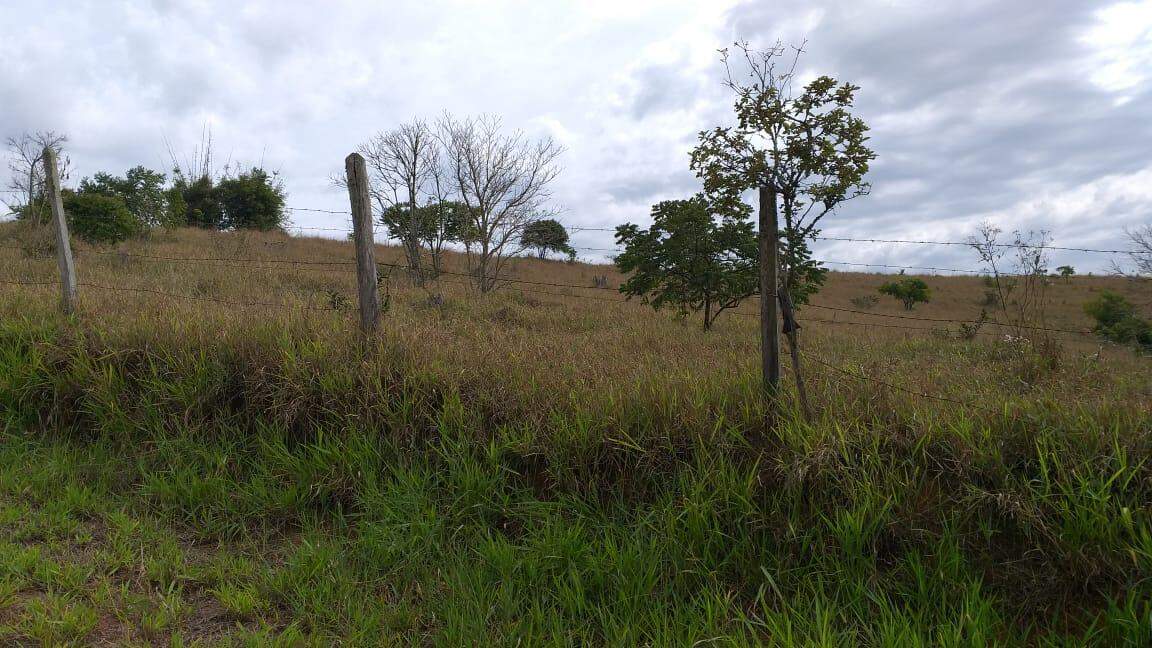 Terreno à venda no Freguesia da Escada: 