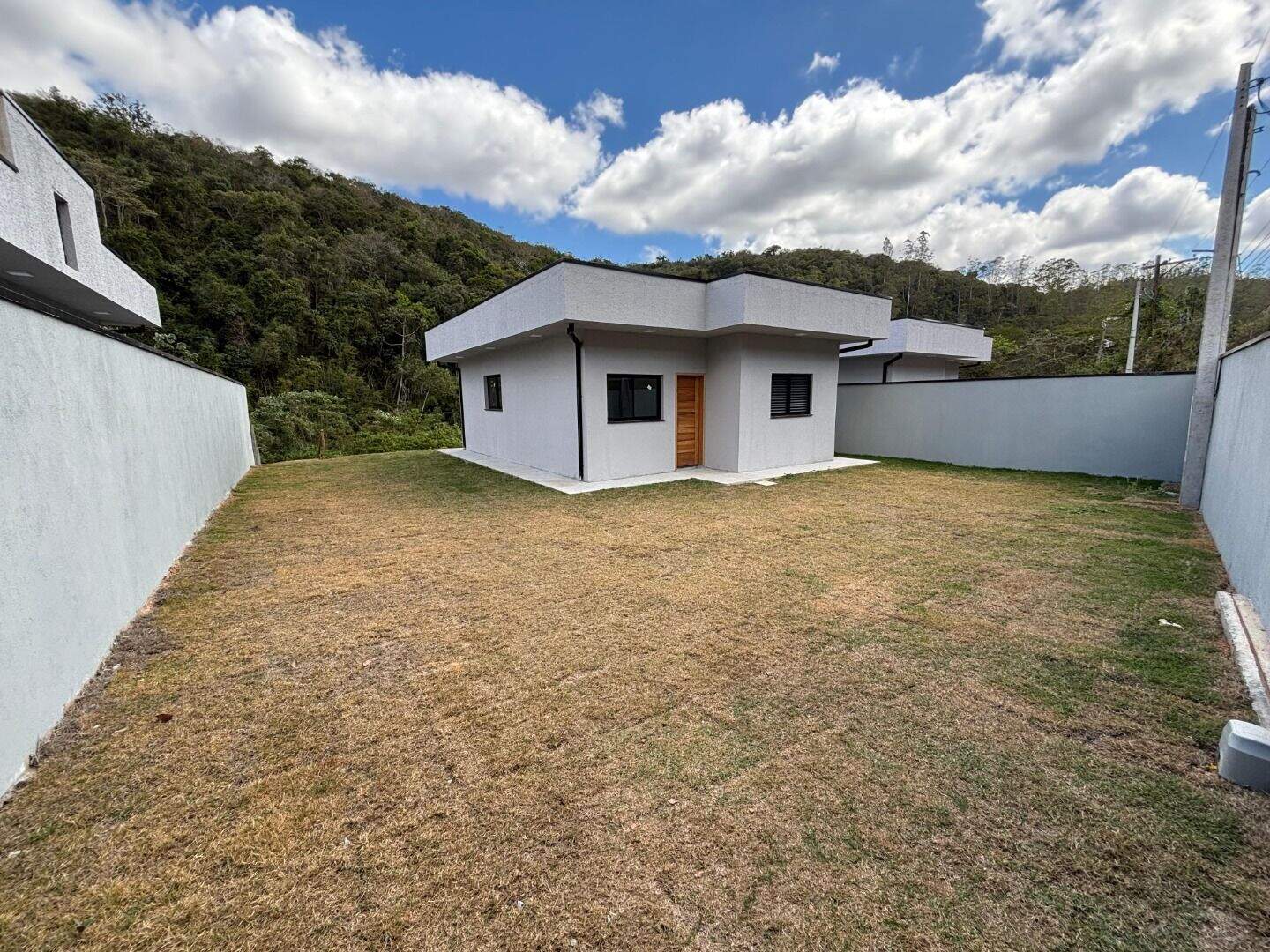 Casa para aluguel no Estância Guararema: 