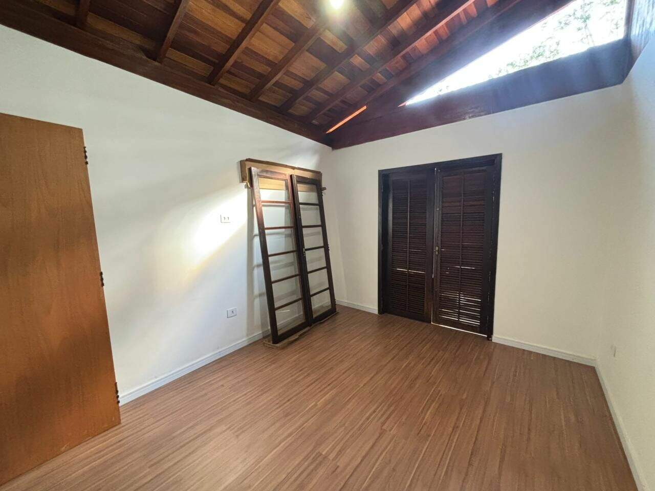 Casa para aluguel no Estância Guararema: 