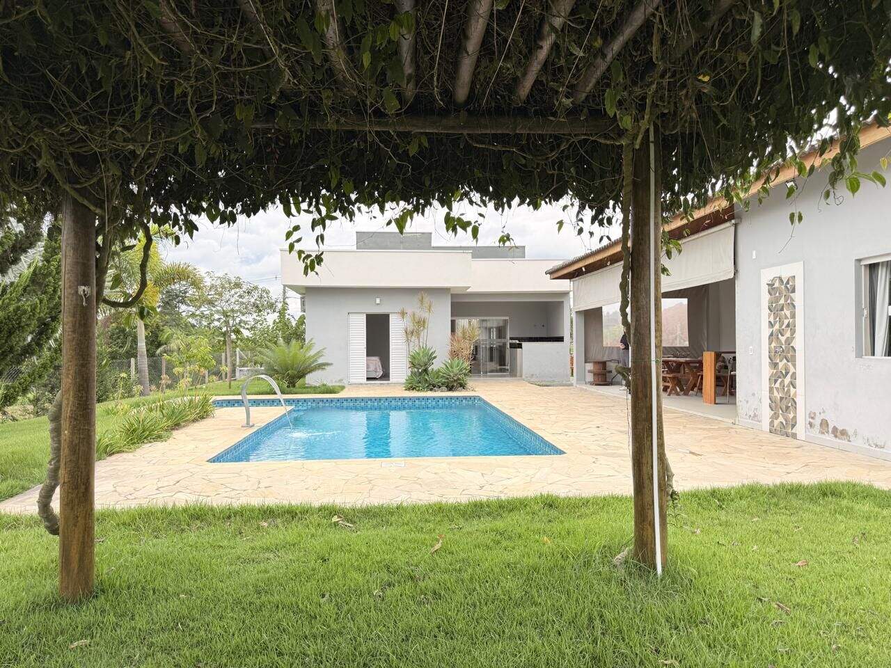 Casa à venda no Cerejeira: 