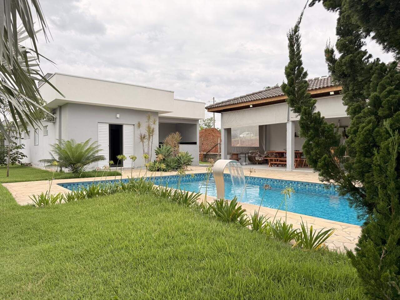 Casa à venda no Cerejeira: 