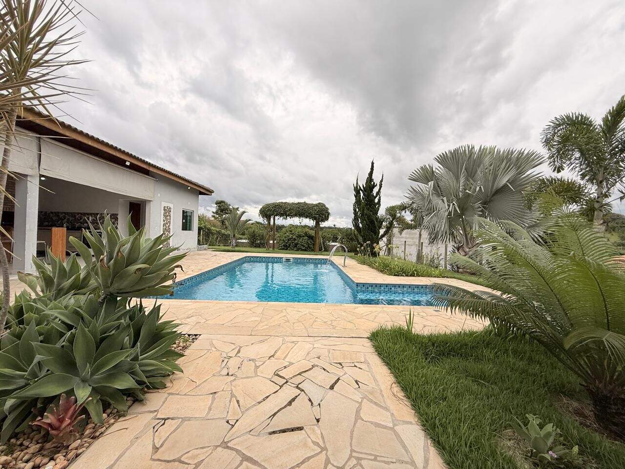 Casa à venda no Cerejeira: 