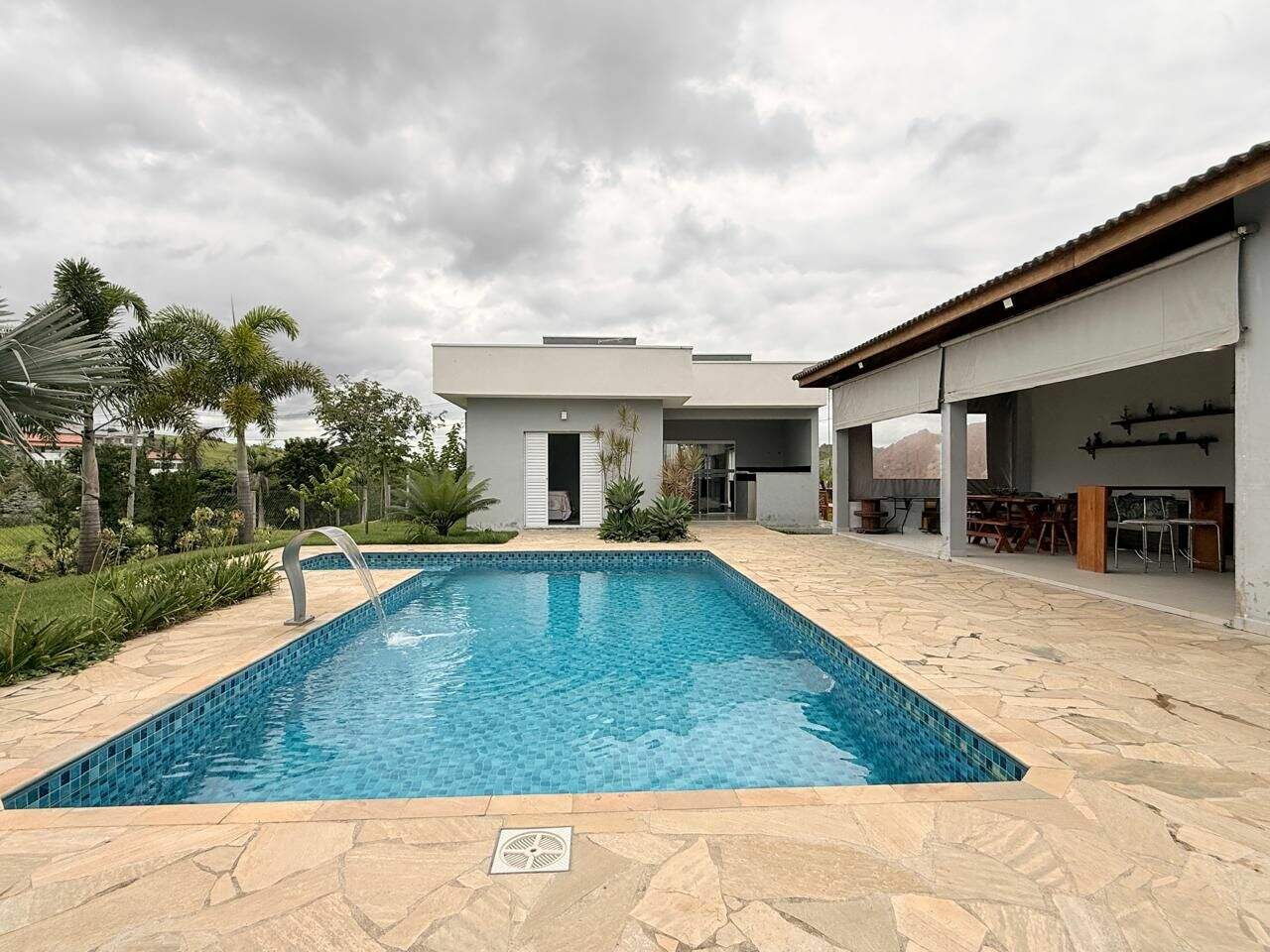 Casa à venda no Cerejeira: 
